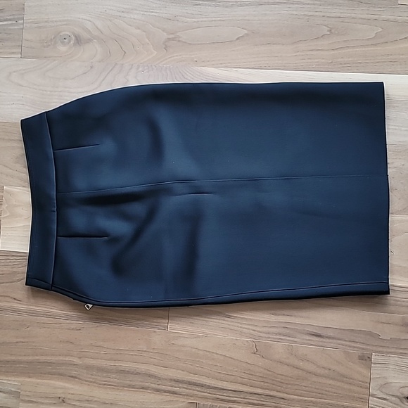 Witchery black pencil skirt w/ gold zipper sz 2 or XS - Picture 4 of 6